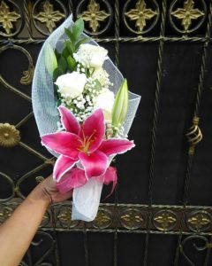 Jual Handbouqet Bunga Mawar putih dikaret085959000629 Kode: BPJ-HB-16